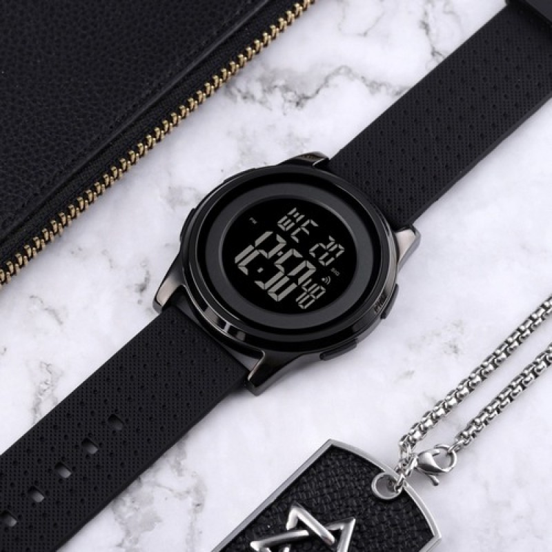 Чоловічий електронний годинник Skmei 1502 All Black у чорному кольорі зі спортивними функціями