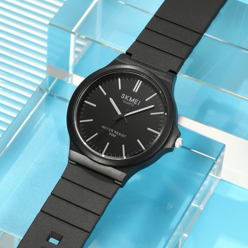 Чоловічий наручний годинник Skmei 2108BKSI Black-Silver з каучуковим ремінцем та водозахистом 5 ATM