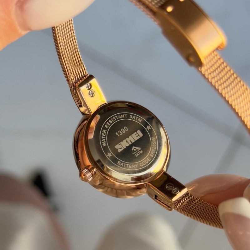 Женские часы Skmei 1390RG Rose Gold в цвете розовое золото с металлическим браслетом
