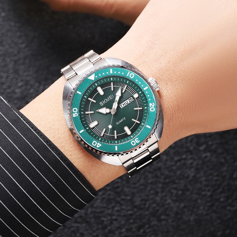 Мужские классические часы Skmei 2256GN Green с серебристым браслетом и минеральным стеклом