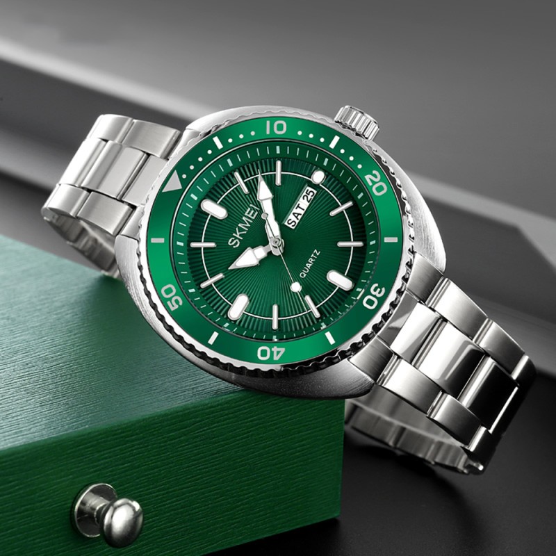 Мужские классические часы Skmei 2256GN Green с серебристым браслетом и минеральным стеклом