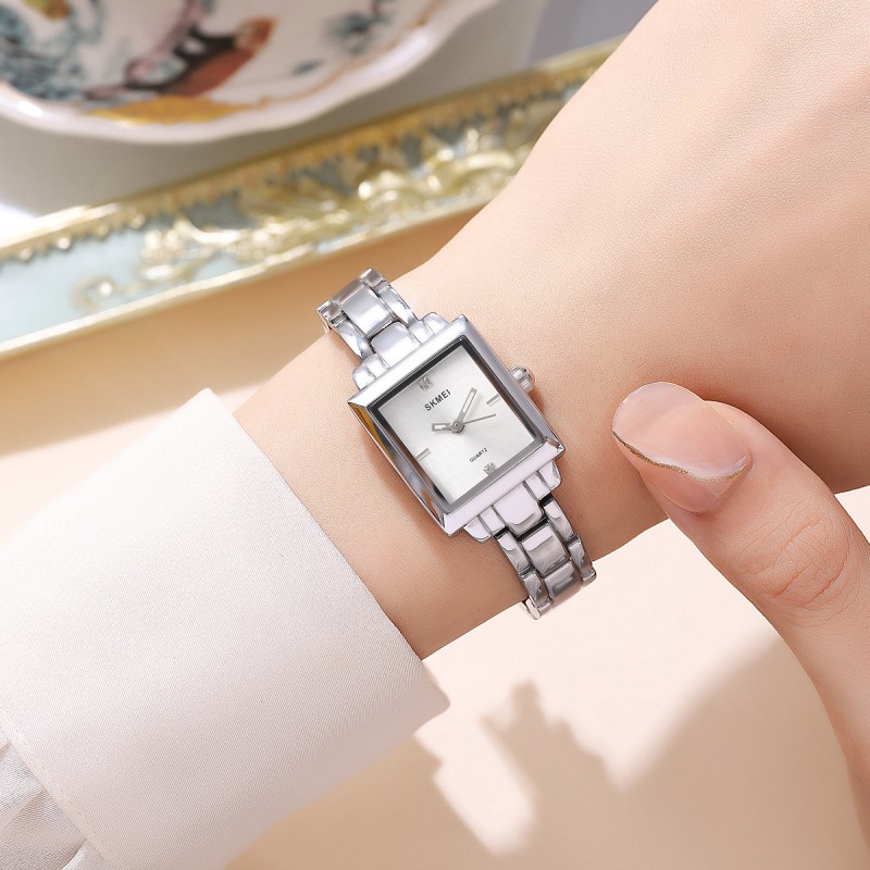 Женские часы Skmei 2315SISI Silver-Silver в классическом стиле с серебристым браслетом