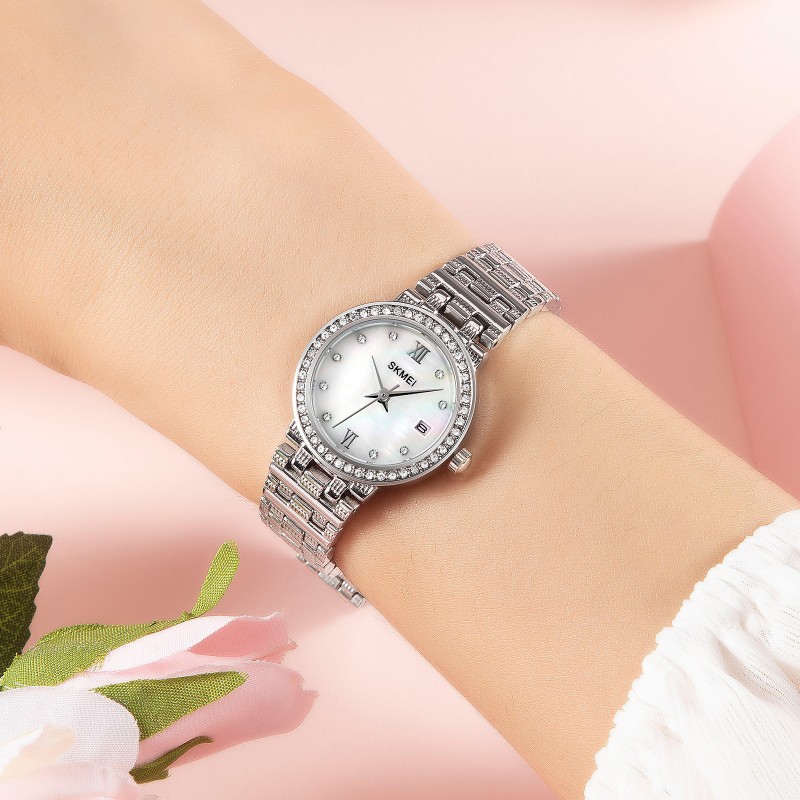Жіночий годинник Skmei Q030SI Silver у класичному стилі зі сріблястим браслетом