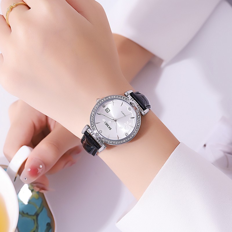 Жіночий годинник Skmei 2169SIBK Silver-Black у класичному стилі зі сріблястим циферблатом та датою