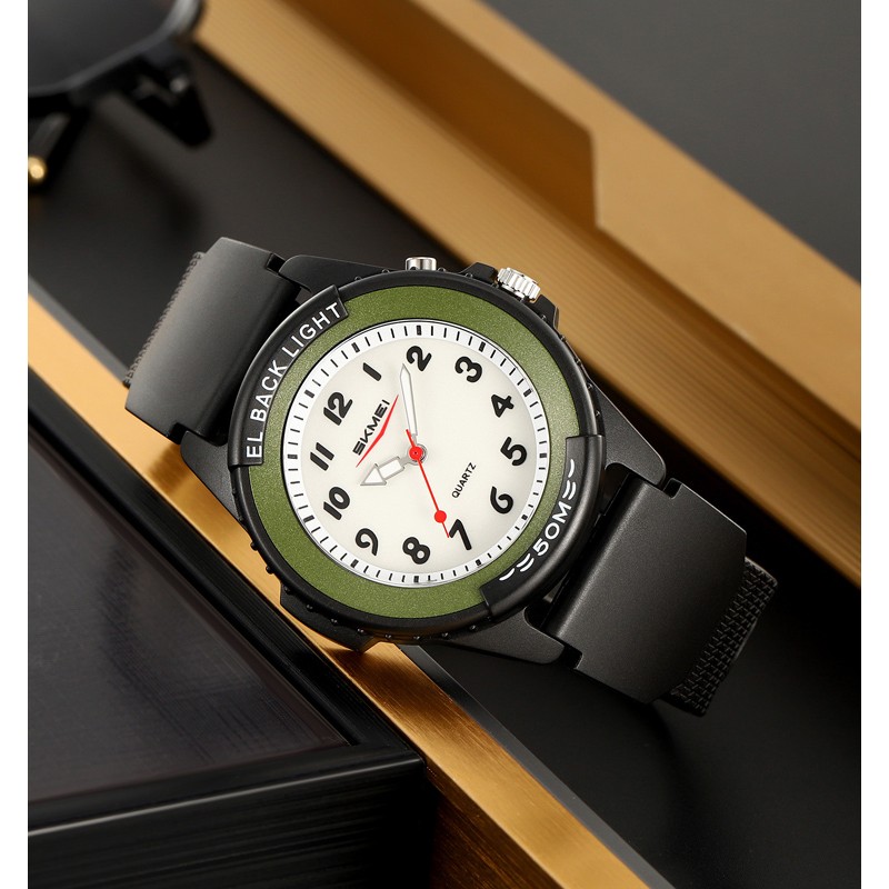 Чоловічий годинник Skmei 2433BKGN-AC Black-Green Namber з водонепроникністю 5 ATM та люмінесценцією