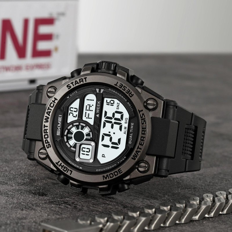 Чоловічий спортивний годинник Skmei 2318BKWT Black-White з електронним циферблатом та підсвіткою
