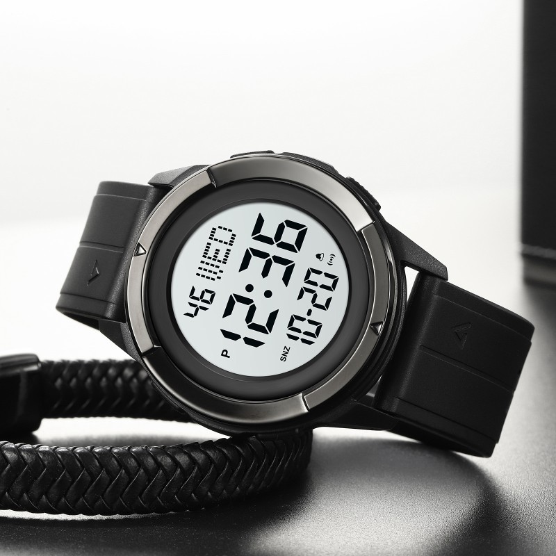 Мужские спортивные часы Skmei 2047BKWT Black-Silver с электронным циферблатом и водозащитой 5 ATM