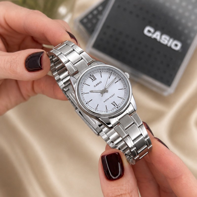 Женские часы Casio LTP-V005D-2B3 классические со стальным браслетом и синим циферблатом