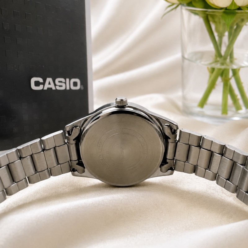 Женские часы Casio LTP-V005D-2B3 классические со стальным браслетом и синим циферблатом