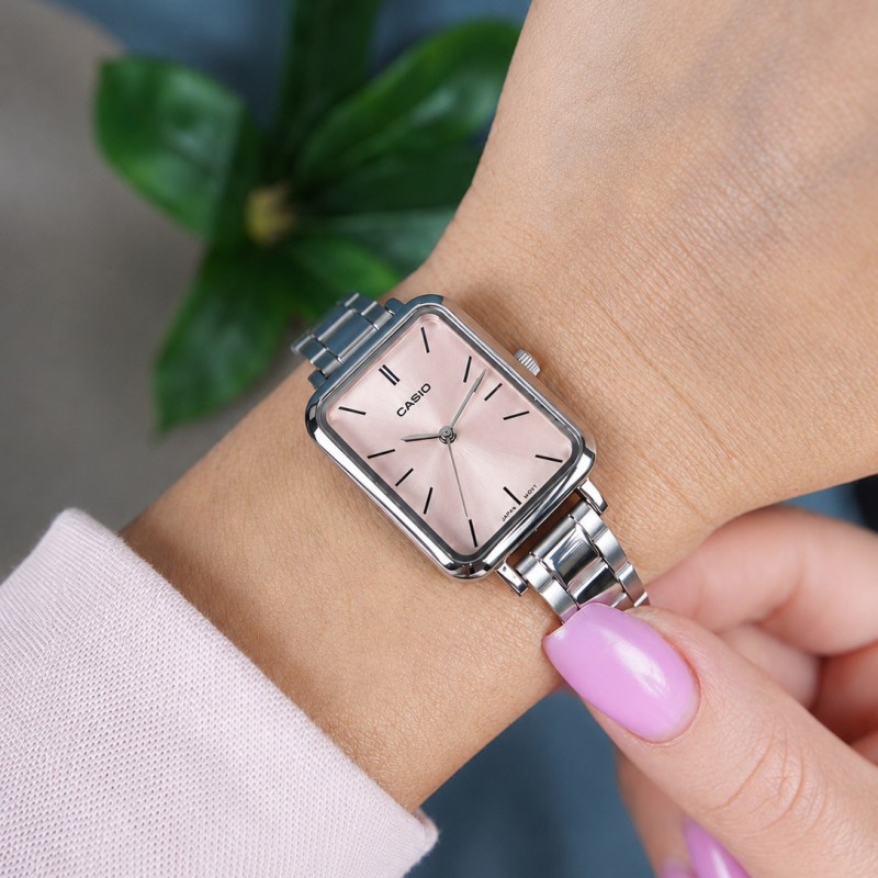 Женские часы Casio LTP-V009D-4E — классическая модель с розовым циферблатом и минеральным стеклом