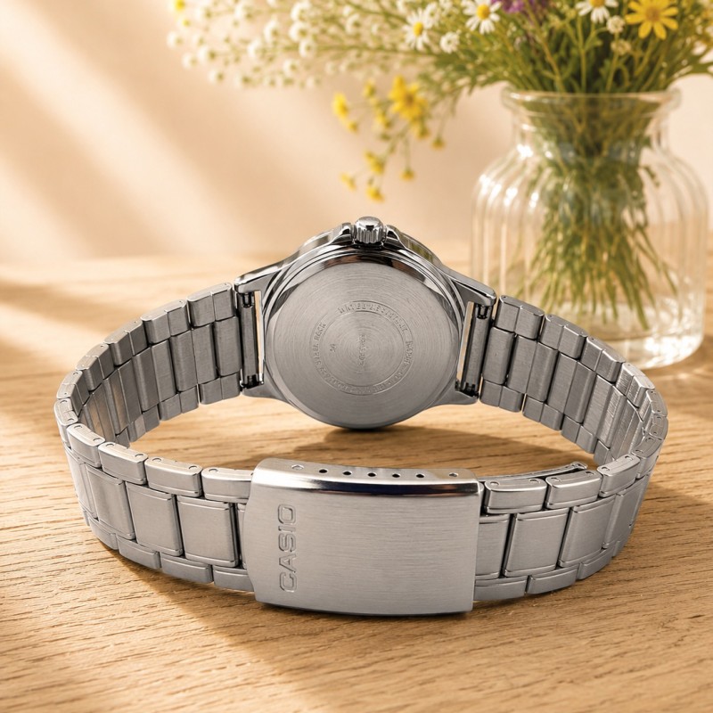 Жіночий годинник Casio LTP-V300D-2A — класична модель зі сріблястим браслетом та синім циферблатом