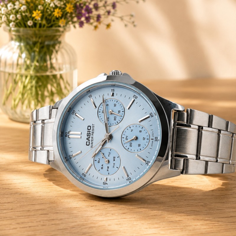 Жіночий годинник Casio LTP-V300D-2A — класична модель зі сріблястим браслетом та синім циферблатом