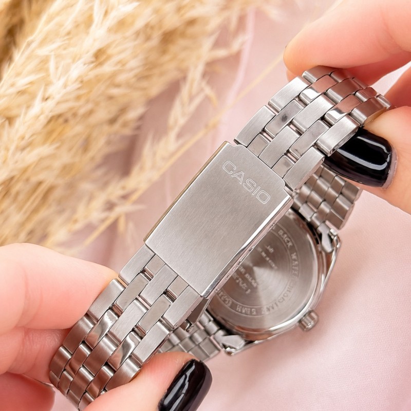 Жіночий годинник Casio LTP-1335D-5A — Класична модель з рожевим циферблатом та сталевим браслетом