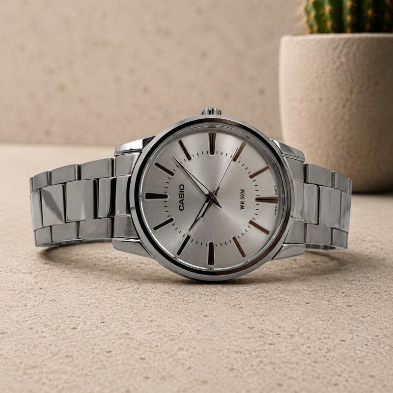 Чоловічий годинник Casio MTP-1303D-7A — класична модель зі сріблястим циферблатом та мінеральним склом