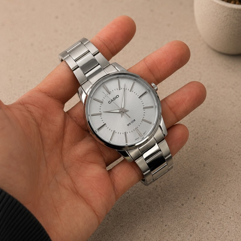 Чоловічий годинник Casio MTP-1303D-7A — класична модель зі сріблястим циферблатом та мінеральним склом