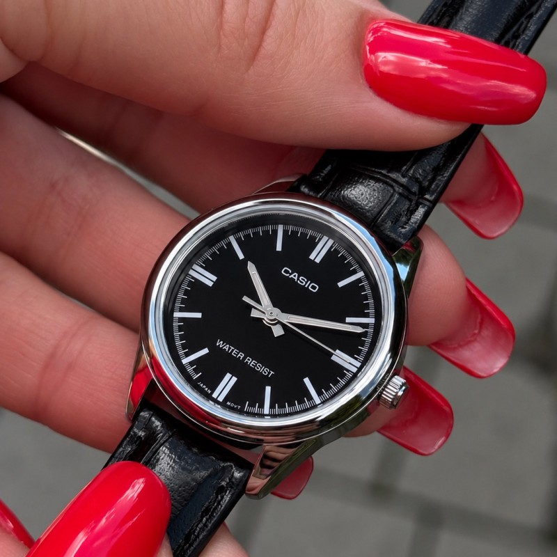 Женские часы Casio LTP-V005L-1A в классическом стиле с черным кожаным ремешком и минеральным стеклом