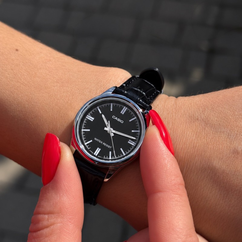 Женские часы Casio LTP-V005L-1A в классическом стиле с черным кожаным ремешком и минеральным стеклом