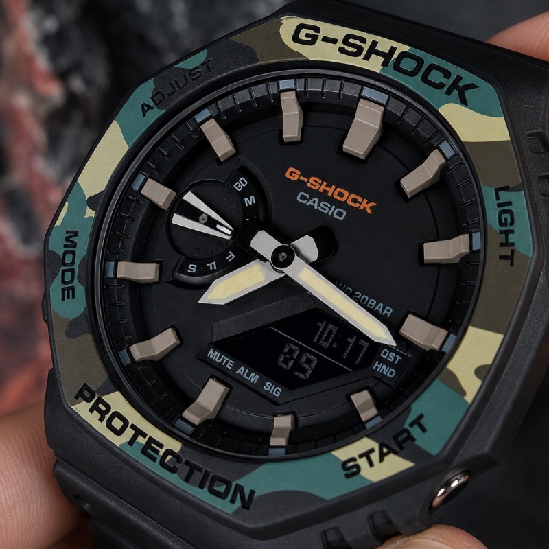 Мужские часы Casio G-SHOCK GA-2100SU-1A с камуфляжным безелем и водозащитой 20 ATM