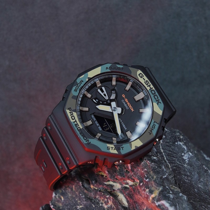 Мужские часы Casio G-SHOCK GA-2100SU-1A с камуфляжным безелем и водозащитой 20 ATM