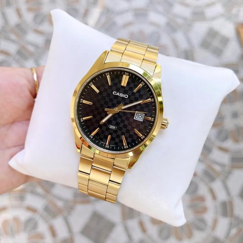 Мужские часы Casio MTP-VD03G-1A Classic в золотистом корпусе с черным циферблатом
