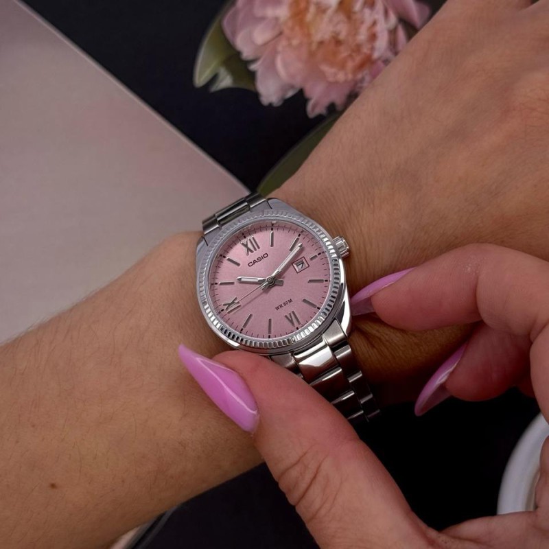 Жіночий годинник Casio LTP-1302DD-4A1 — Класична модель з рожевим циферблатом та мінеральним склом