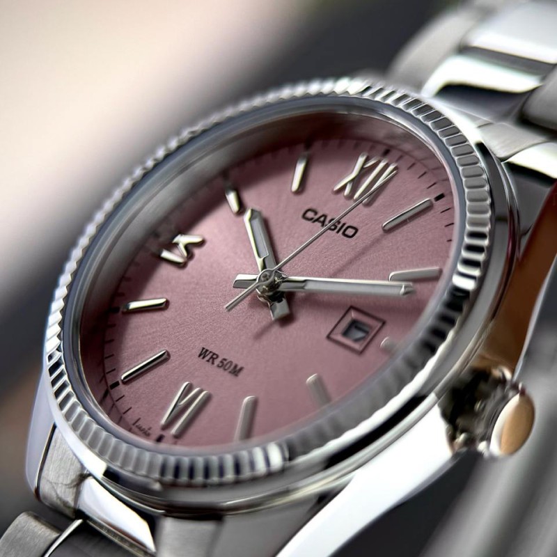 Жіночий годинник Casio LTP-1302DD-4A1 — Класична модель з рожевим циферблатом та мінеральним склом