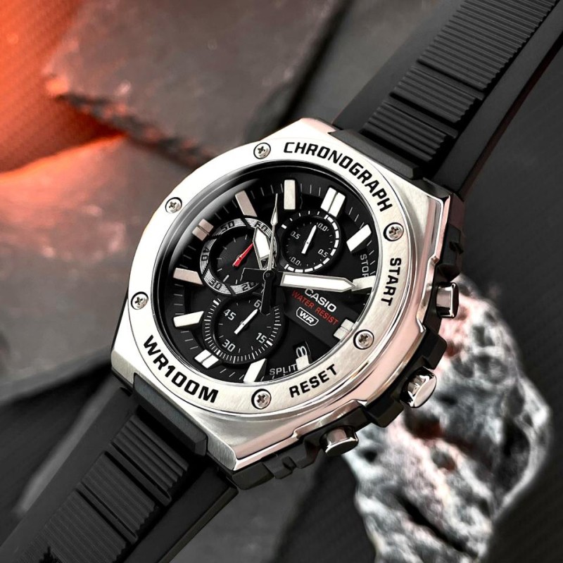 Чоловічий годинник Casio MWA-300H-1A — спортивна модель з водозахистом 10 ATM та мінеральним склом