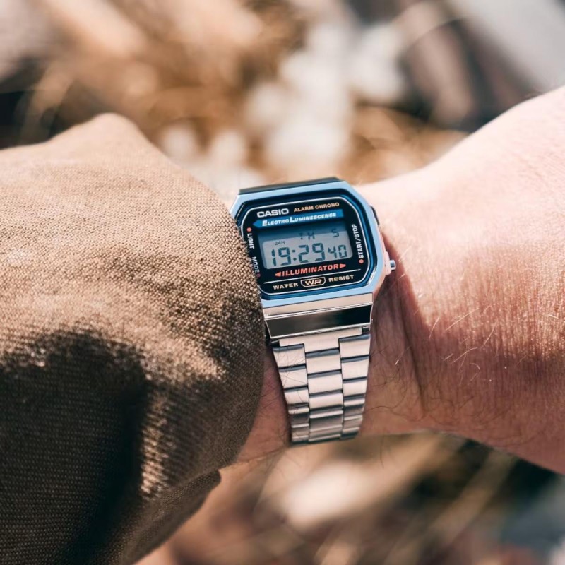 Чоловічий годинник Casio A168WA-1W — Класична модель з електронним циферблатом та сталевим браслетом