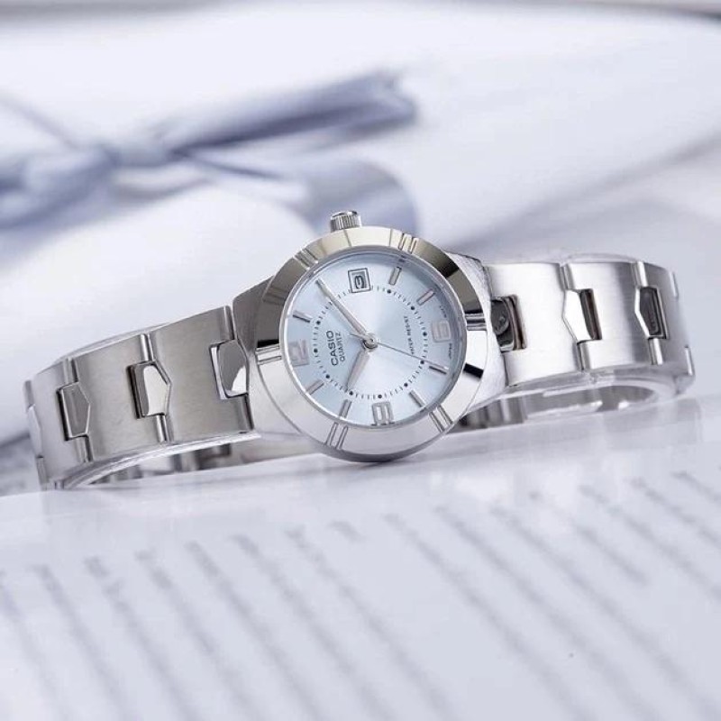 Жіночий годинник Casio LTP-1241D-2A — Класична модель з синім циферблатом та браслетом