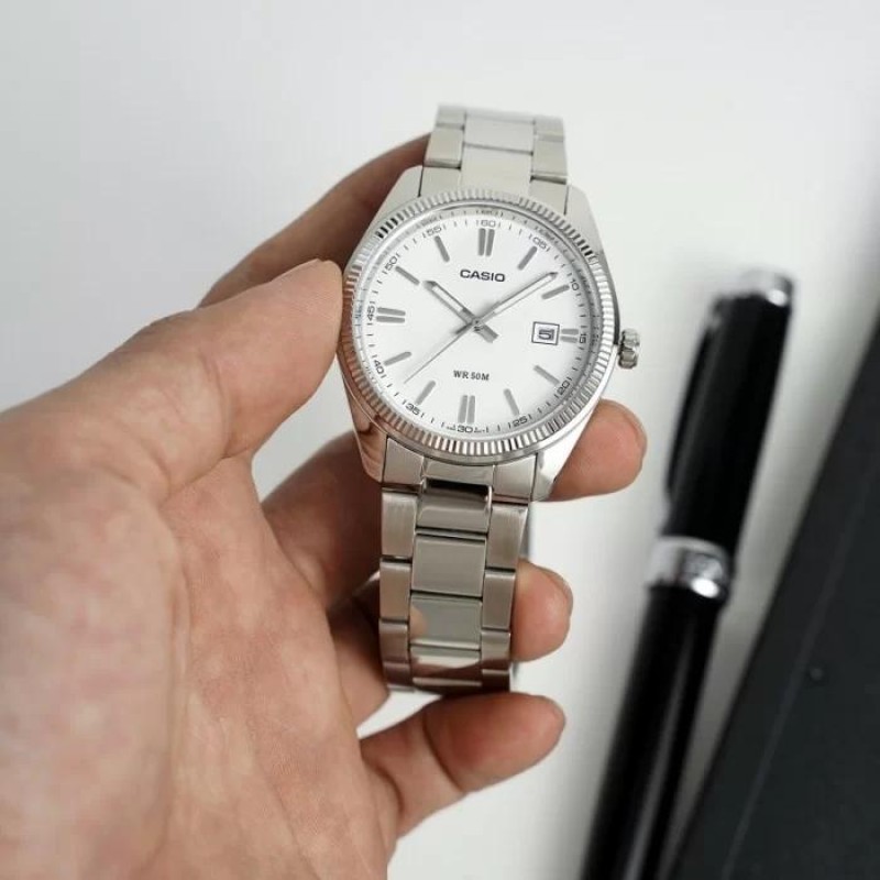 Жіночий годинник Casio LTP-1302D-7A1 класичний сріблястий на браслеті з мінеральним склом