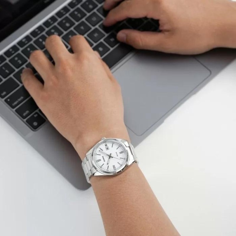 Жіночий годинник Casio LTP-1302D-7A1 класичний сріблястий на браслеті з мінеральним склом