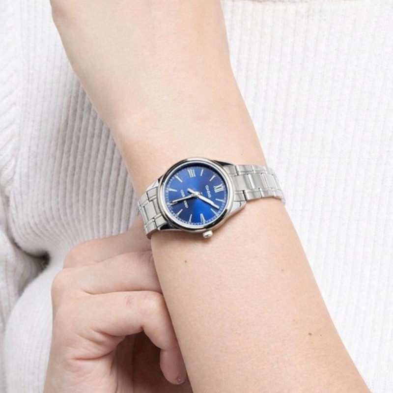 Женские часы Casio LTP-V005D-2B2 оригинал с синим циферблатом и минеральным стеклом