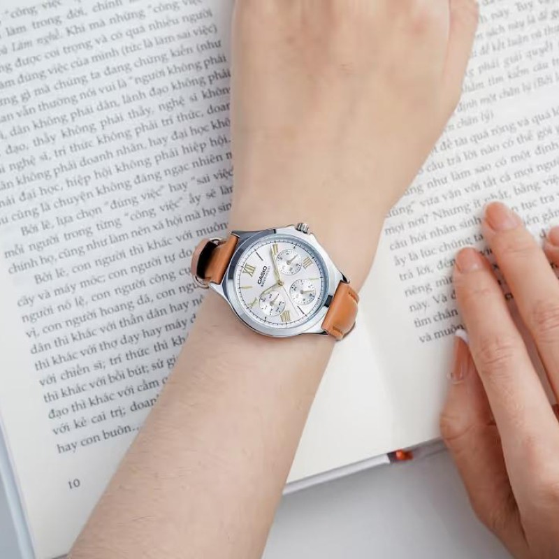 Жіночий годинник Casio LTP-V300L-7A2 Classic з багатофункціональним циферблатом та шкіряним ремінцем