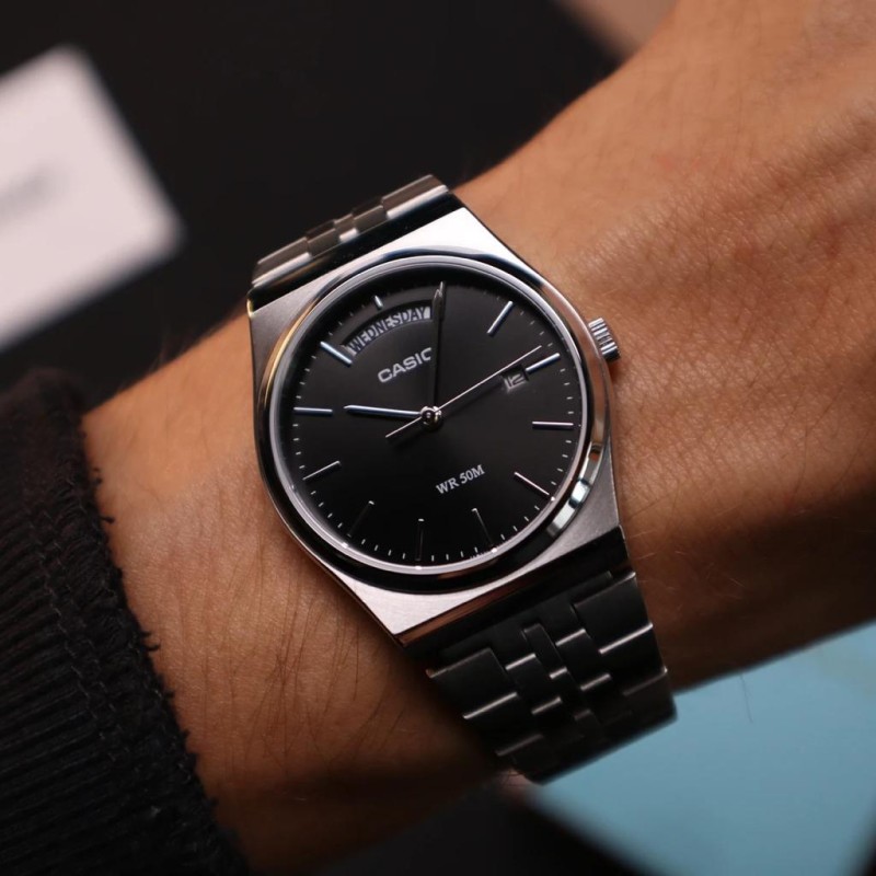 Чоловічий годинник Casio MTP-B146D-1A з нержавіючої сталі та мінеральним склом у класичному стилі