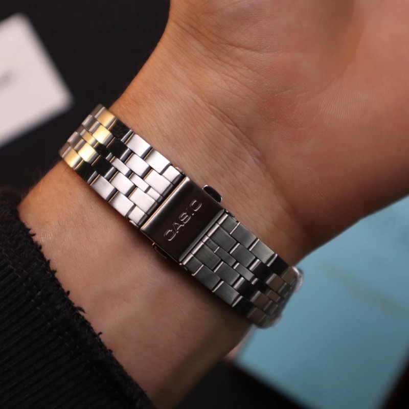 Чоловічий годинник Casio MTP-B146D-1A з нержавіючої сталі та мінеральним склом у класичному стилі