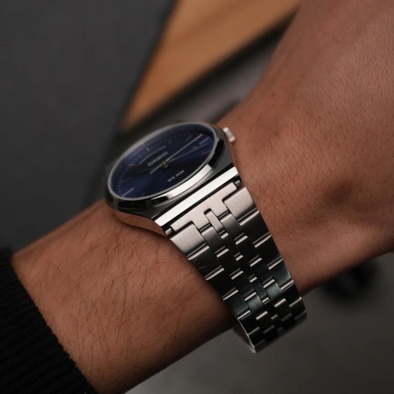 Чоловічий годинник Casio MTP-B146D-2A — класична модель з нержавіючої сталі та синім циферблатом