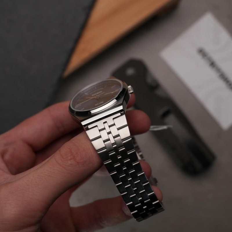 Чоловічий годинник Casio MTP-B146D-2A — класична модель з нержавіючої сталі та синім циферблатом