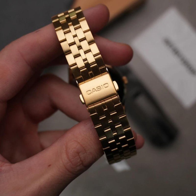 Чоловічий годинник Casio MTP-B146G-3A з зеленим циферблатом та золотистим браслетом