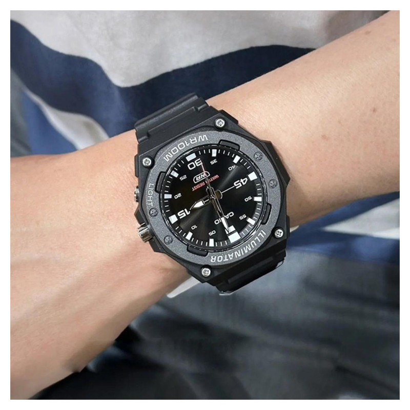Чоловічий годинник Casio MW-620H-1A — Спортивна модель 10 ATM з підсвічуванням та люмінесценцією