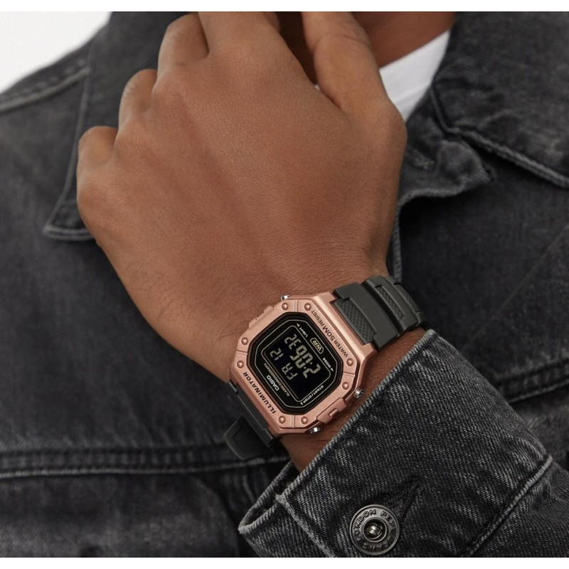 Мужские часы Casio W-218HM-5A — Спортивная классика с электронным циферблатом и подсветкой
