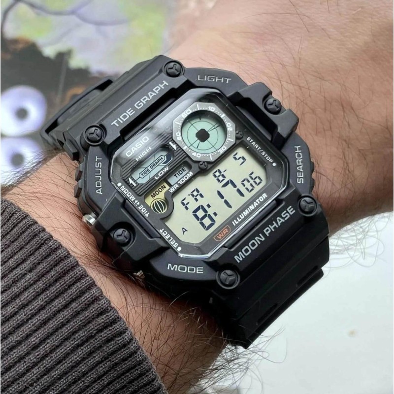 Чоловічий годинник Casio WS-1700H-1A спортивний з електронним циферблатом та водозахистом 10 ATM