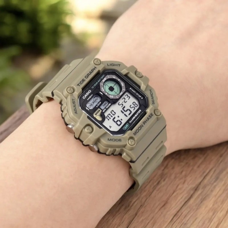 Чоловічий годинник Casio WS-1700H-5A — спортивний електронний годинник з водозахистом 10 ATM