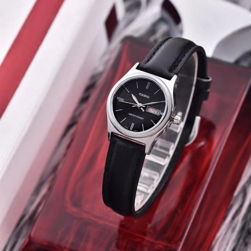 Жіночий годинник Casio LTP-V006L-1B2U з календарем на чорному шкіряному ремінці