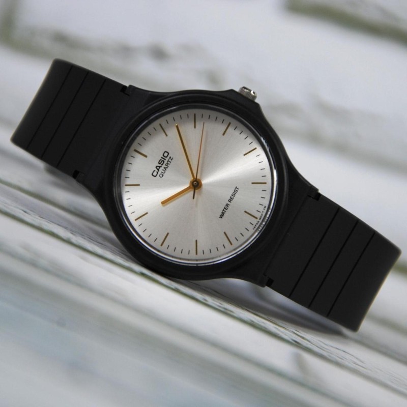 Чоловічий годинник Casio MQ-24-7E2 Класичний Кварцовий у Чорному Корпусі