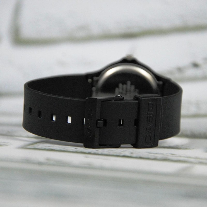 Чоловічий годинник Casio MQ-24-7E2 Класичний Кварцовий у Чорному Корпусі