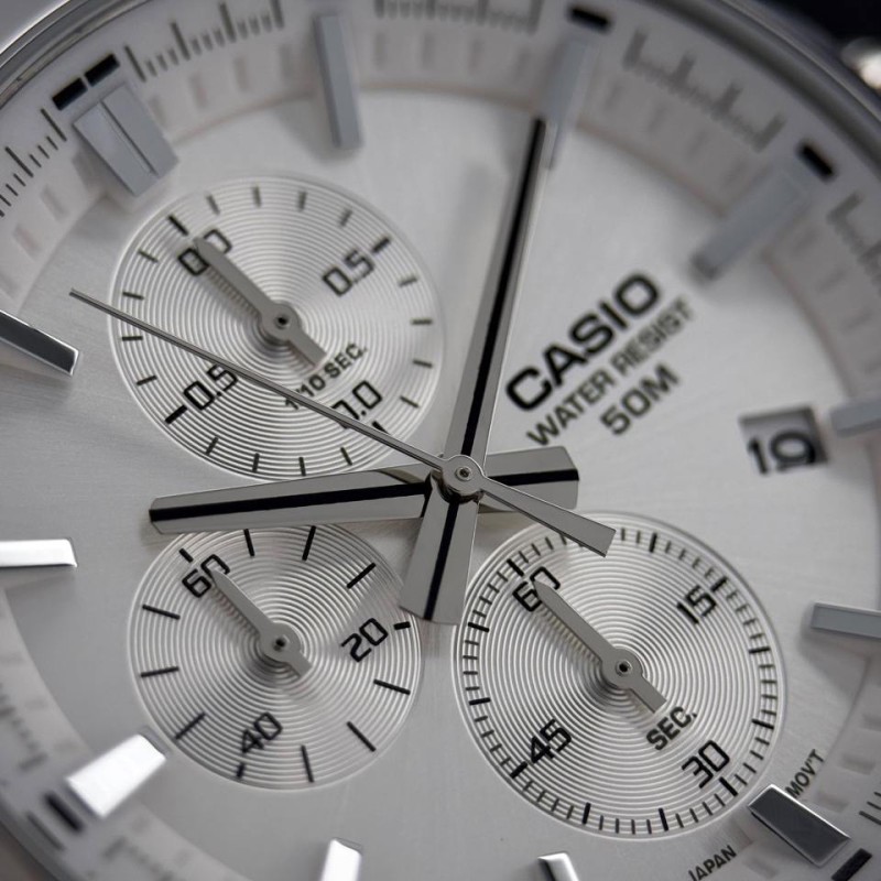 Мужские часы Casio MTP-E510D-7A — классический хронограф с минеральным стеклом и стальным браслетом