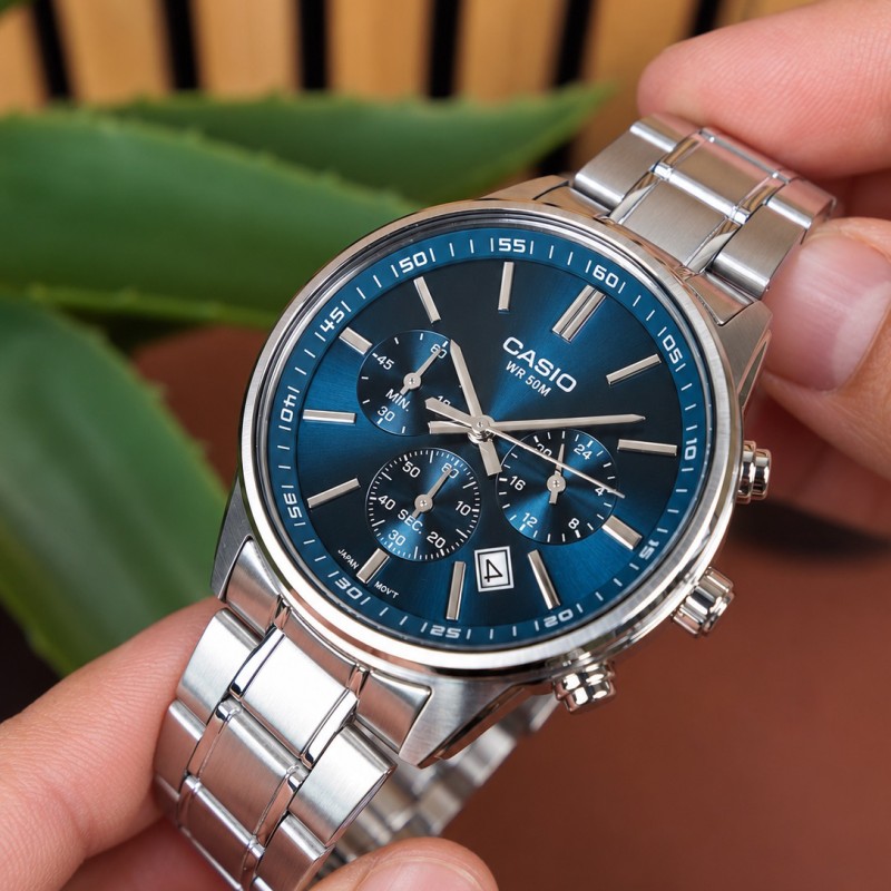 Чоловічий годинник Casio MTP-E515D-2A1 з хронографом та синім циферблатом