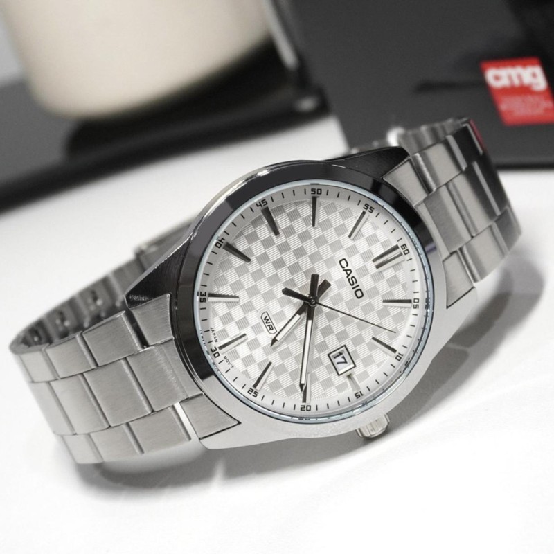 Мужские часы Casio MTP-VD03D-7A Classic с белым циферблатом и серебристым браслетом