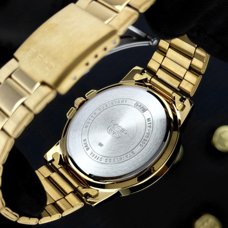 Чоловічий годинник Casio MTP-VD300G-1E золотистий на браслеті з багатофункціональним циферблатом