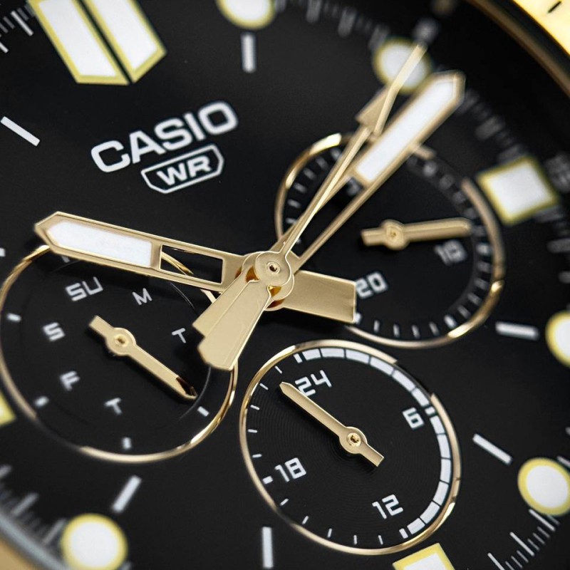 Чоловічий годинник Casio MTP-VD300G-1E золотистий на браслеті з багатофункціональним циферблатом